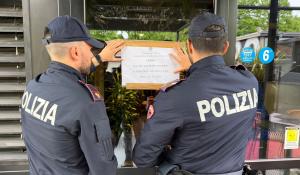 Rissa con mazza e coltello nel parcheggio: locale di via La Spezia sospeso per 15 giorni