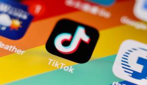 &laquo;TikTok, tolti video con bestemmie. La rete non &egrave; una zona franca&raquo;