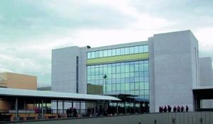 Borgotaro, perde il controllo dell'auto e va a sbattere contro un ostacolo: 78enne trasportato all'ospedale di Vaio