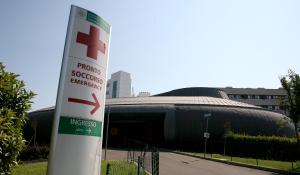 Pedone investito in via Toscana: trasportato al Maggiore