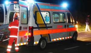 Baganzola, anziano scivola in piena notte in strada: trasportato al pronto soccorso