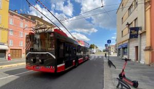 Controllore aggredito sul bus: «Mi ha colpito senza parlare»