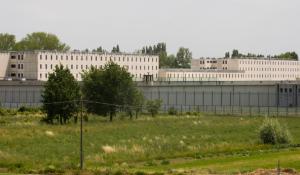 Arrestata in via Burla con la droga negli slip per il figlio detenuto