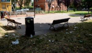 «Il parco di via Amendola ridotto a dormitorio: chiudetelo di notte»