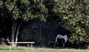 Via Leporati, parco giochi occupato da pusher e ubriachi. «Dal Parco Ducale si sono trasferiti qui»