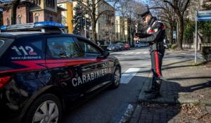 Anziana scippata in pieno giorno: derubata da due uomini in viale Campanini