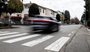 «Via Giovenale, tra auto che sfrecciano e pericoli: la viabilità è un disastro»