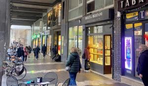 Parla il gioielliere: «Il rapinatore mi ha colpito con un pugno»