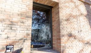 «Lostello» danneggiato dai ladri