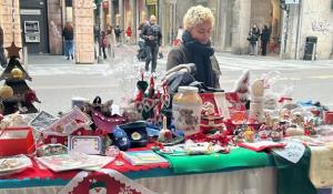 Via Mazzini: tre straniere rubano l'incasso del banchetto dell'Enpa per aiutare cani e gatti abbandonati