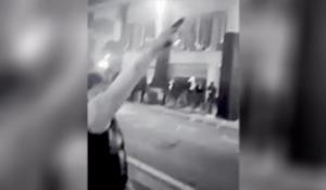 Delirio in via Mazzini: saluta il nuovo anno a colpi di pistola