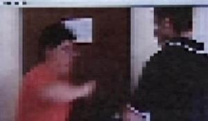 Lite a scuola tra due ragazzi, la bidella finisce in ospedale