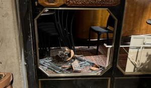 Spaccata alla torrefazione in piazzale Picelli:&nbsp; il ladro fugge a mani vuote