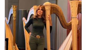 La parmigiana Carla They: &laquo;Il mio viaggio con l'arpa in 2500 spettacoli&raquo;