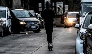 &laquo;Cos&igrave; sono sfuggito a due rapinatori in monopattino&raquo;