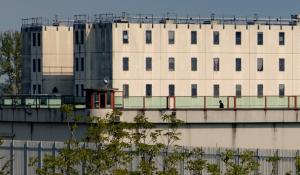 Via Burla, telefonino in cella. Cos&igrave; il camorrista dava ordini