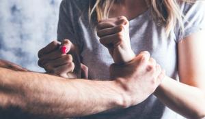 Marito maltrattante patteggia: sconter&agrave; la pena con lavori di pubblica utilit&agrave;