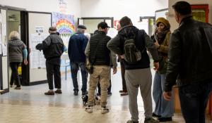 Elettori divisi per cognome, qualche disagio. E all'Anna Frank due casi di pubblicit&agrave;