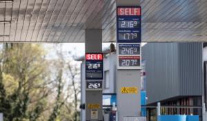 Caro carburanti, il gasolio &laquo;vola&raquo; oltre quota 2,1 euro