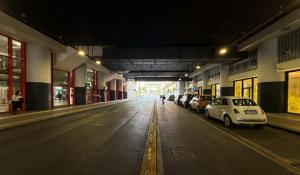 Aggrediscono due turisti che reagiscono. E li fanno arrestare