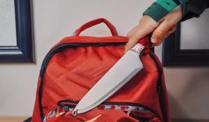 Ragazzina ubriaca e con il coltello a scuola