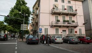 &laquo;Preso a bottigliate per aver difeso una donna, che amarezza le critiche sui social&raquo;