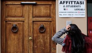 La denuncia di una giovane mamma: &laquo;Ho un bimbo piccolo e nessuno vuole affittarmi una casa&raquo;