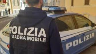 Ex banchiere precipitato da una finestra a Milano: arrestato il figlio a Barcellona, si cercano altre quattro persone