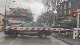 Ciclista investito su via Mantova alle 6,30: ricoverato al Maggiore