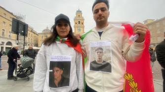 Bandiere e speranza: la comunit&agrave; iraniana di Parma attraversa la citt&agrave;