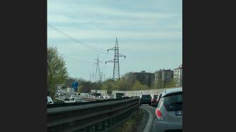 Tangenziale sud: incidente tra via Montanara e strada Farnese, traffico in tilt