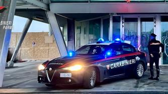 Brutale aggressione all'arma bianca su ponte Europa - estrae un coltello da cucina e colpisce il rivale ferendolo al braccio. 28enne in manette