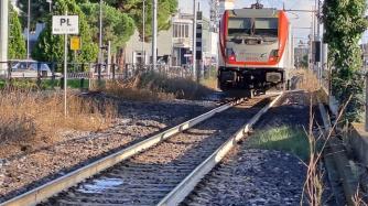 Investito nel Piacentino, stava attraversando i binari in bici