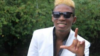 Il trapper di Parma Bello Figo a processo a Bergamo: 15enne lo accusa di violenza sessuale