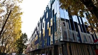 Un osso di pollo finisce nell'esofago: ragazzina salvata al Maggiore: intervento urgente e delicato all'Ospedale dei bambini