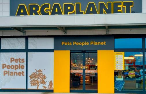 Felino, momenti di terrore all'Arcaplanet: entra un rapinatore con il coltello