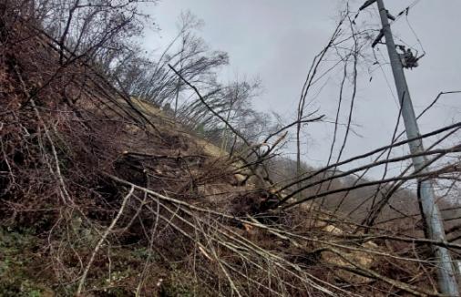 La frana di Ronzano si muove, interrotta la linea elettrica