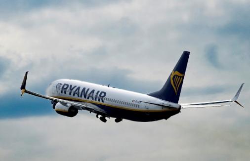 Aeroporto &laquo;Verdi&raquo;: tutto esaurito per i nuovi voli - Gallery: debbutto con il pieno