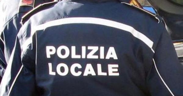 https://www.gazzettadiparma.it/resizer/600/315/true/2022_05_11/polizia_locale-1652258375782.jpg--sanzionate_sei_vetrine_commerciali_in_stato_di_abbandono_nel_centro_storico_di_parma.jpg?1652258375882