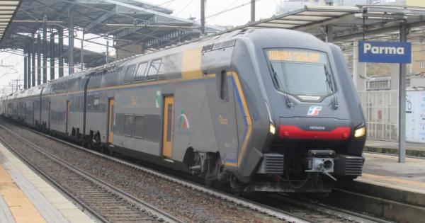 https://www.gazzettadiparma.it/resizer/600/315/true/2023_12_12/Maxi_treno_2-1702391830990.jpg--vandalizzati_due_treni_di_trenitalia_tper_in_sosta_a_parma.jpg?1702391831004
