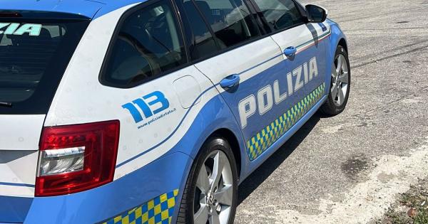 https://www.gazzettadiparma.it/resizer/600/315/true/2025_08_28/polizia-stradale-2-1756368416199.jpeg--il_monopattino_era_truccatissimo__sellino__due_batterie_supplementari_e_due_motori__fermato_dopo_un_inseguimento__multa_da_6mila_euro_per_un_26enne.jpeg?1756368416375