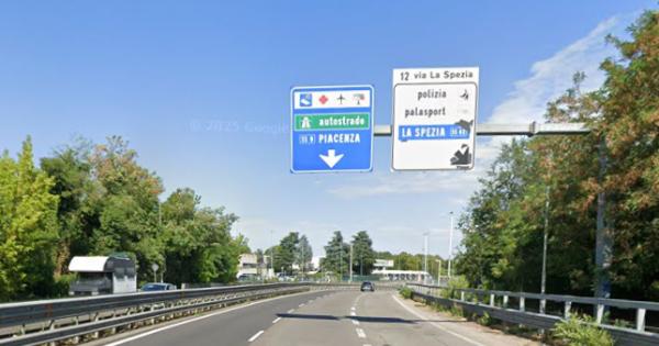 https://www.gazzettadiparma.it/resizer/600/315/true/2025_10_24/Senza_titolo-4-1761313374034.jpg--scontro_tra_due_auto_in_tangenziale_sud__tre_feriti_al_pronto_soccorso.jpg?1761313374459