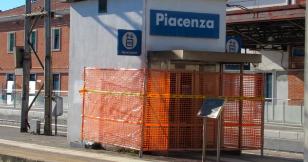 https://www.gazzettadiparma.it/resizer/600/315/true/2025_10_27/Ascensori_stazione_Piacenza-1761558891463.jpg--alla_stazione__di_piacenza__pero____tutti_gli_ascensori_sono_fermi_.jpg?1761558891751