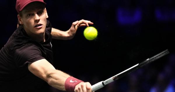 https://www.gazzettadiparma.it/resizer/600/315/true/2025_10_29/Italy_s_Jannik_Sinner_plays_a_backhand_return_to_Belgium_s_Zizou_Bergs-1761761317351.jpg--tennis__parigi__sinner_batte_bergs_e_va_agli_ottavi.jpg?1761761318474