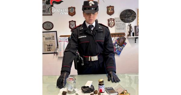 https://www.gazzettadiparma.it/resizer/600/315/true/2025_10_29/carabinieri_fornovo-1761731157677.jpg--fornovo_di_taro__durante_il_controllo_dei_carabinieri_si_sente_odore_di_hashish_e_uno_dei_due_tenta_la_fuga_lanciandosi_tra_i_rovi__nei_guai_due_20enni_italiani.jpg?1761731158025