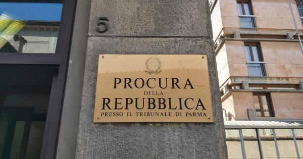 https://www.gazzettadiparma.it/resizer/600/315/true/2025_11_01/Procura_della_Repubblica_di_Parma_2-1761986487127.jpg--parma__nel_2019_aveva_rapinato_una_ragazza_in_citta___37enne_italiana_arrestata_e_portata_in_carcere_dai_carabinieri.jpg?1761986487578