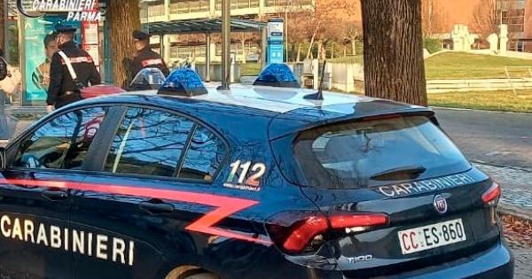 https://www.gazzettadiparma.it/resizer/600/315/true/2025_11_08/carabinieri-1762595432717.jpg--parma__graziato_dal_vigilante_del_supermercato_per_un_tentativo_di_furto_di_merce__lo_aspetta_alla_fine_del_turno_e_lo_aggredisce_con_violenza__denunciato_per_lesioni_22enne_straniero.jpg?1762595432775