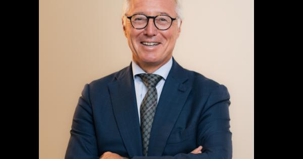 https://www.gazzettadiparma.it/resizer/600/315/true/2025_11_18/Hugues_Brasseur,_Amministratore_Delegato_di_Credit_Agricole_Italia_e_Senior_Country_Officer-1763464856283_1763465372.jpg--credit_agricole_in_italia_punta_a_superare_i_6_5_milioni_di_clienti___0_4_milioni_entro_il_2028_.jpg?1763465372683