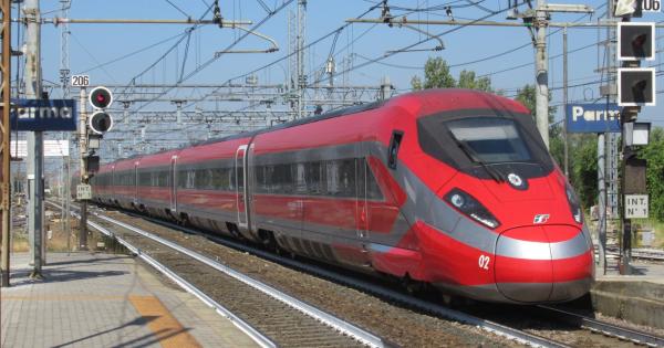 https://www.gazzettadiparma.it/resizer/600/315/true/2025_11_29/Frecciarossa_ETR_1000_a_Parma-1764409331934.jpg--_salvata___almeno_fino_al_30_giugno__la_fermata_a_parma_del_frecciarossa_roma_milano_in_arrivo_alle_23_2.jpg?1764409332203