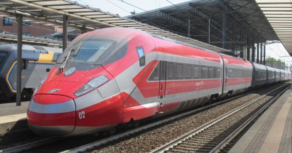 https://www.gazzettadiparma.it/resizer/600/315/true/2025_12_05/Frecciarossa_1000_a_Parma-1764929416579.jpg--nuovo_orario_dei_treni_dal_14_dicembre__i_biglietti_per_il_frecciarossa_9930_da_roma_in_vendita_da_domani__sabato.jpg?1764929416742